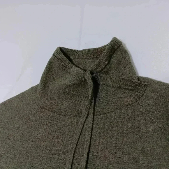 Ladies Cynthia Rowley Extra Fine Merino Wool,Cowl  Neck Sweater. Size M - Picture 9 of 9